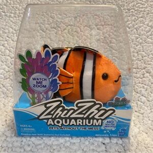 New ZhuZhu Aquarium Motorized Fish Toy Orange Clownfish Finnegan.